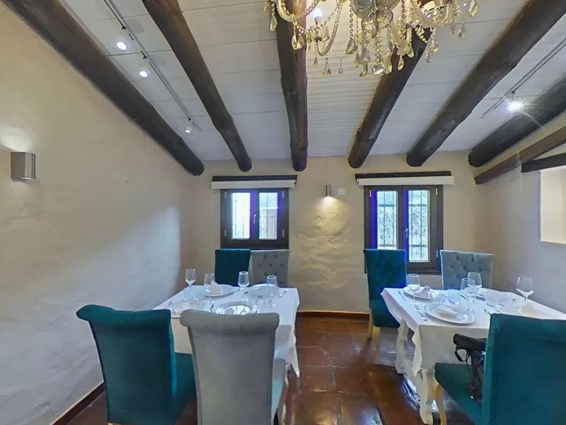 For sale of premises in Estepona, El Paraiso Barronal