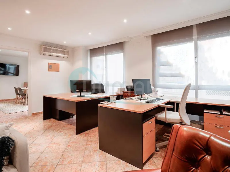 Se vende Amplia oficina en San Pedro | 295.000 €, 107 m²