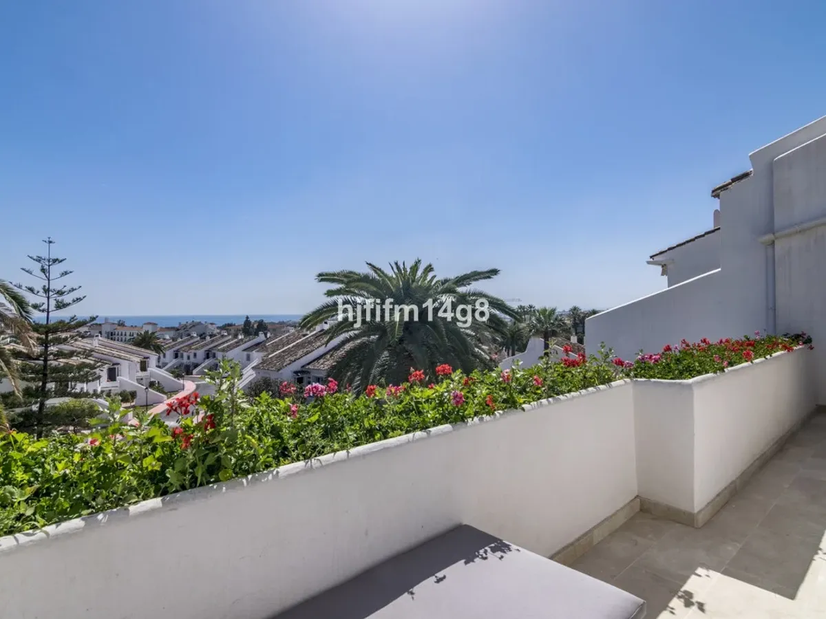 2 Bedroom Apartment For SaleNueva Andalucía