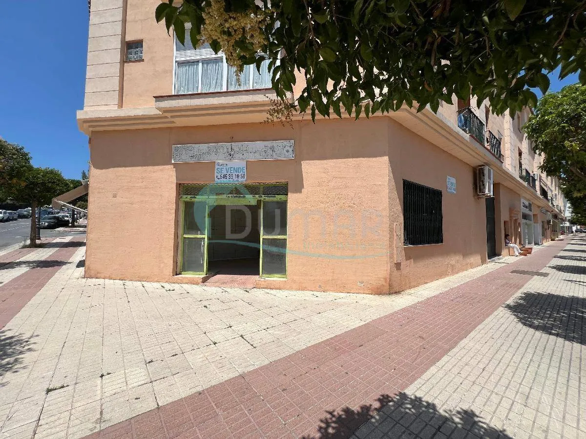 LOCAL EN ESQUINA UBICACIÓN MUY VISIBLE | 260.000 €, 71 m²