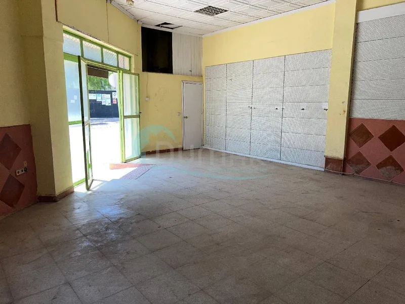 LOCAL EN ESQUINA UBICACIÓN MUY VISIBLE | 260.000 €, 71 m²