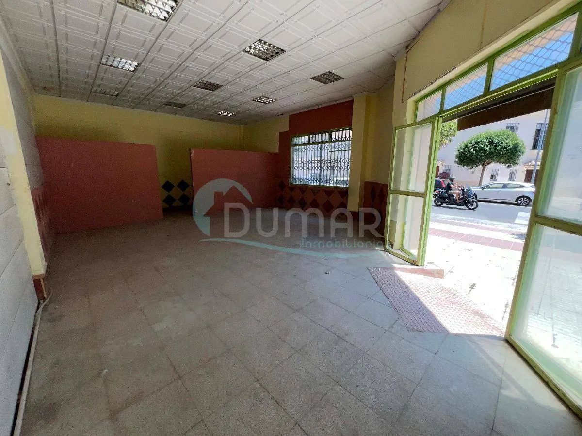 LOCAL EN ESQUINA UBICACIÓN MUY VISIBLE | 260.000 €, 71 m²