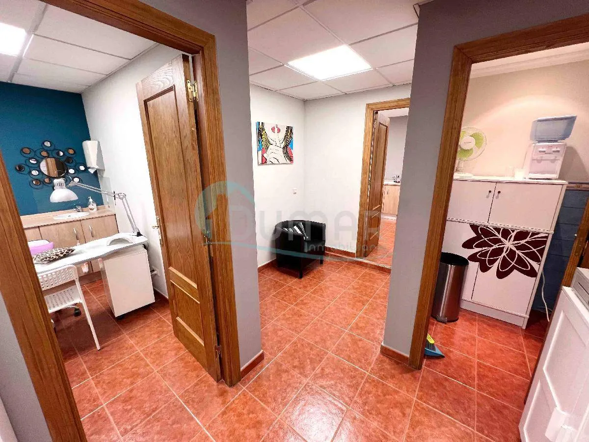 LOCAL EN ESQUINA UBICACIÓN MUY VISIBLE | 260.000 €, 71 m²