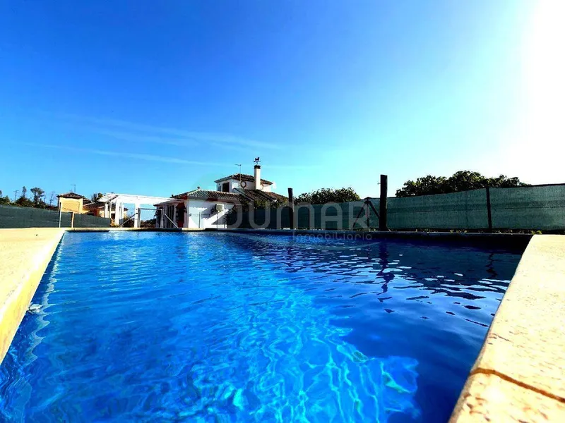 Villa independiente con 3.000 m², piscina y garaje 6–8 coches – San Pedro Alcántara | 1.500.000 €, 340 m²