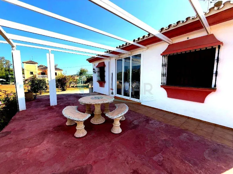 Villa independiente con 3.000 m², piscina y garaje 6–8 coches – San Pedro Alcántara | 1.500.000 €, 340 m²