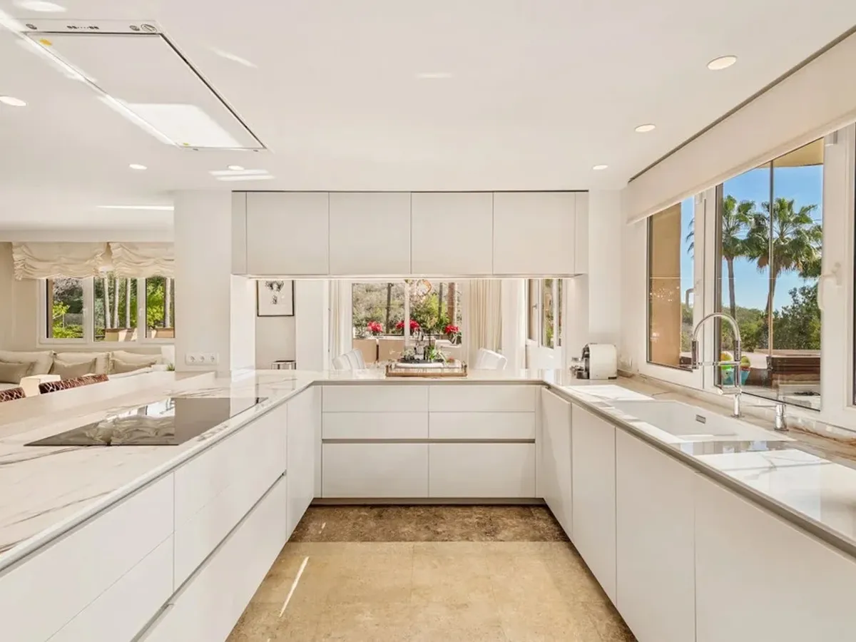 4 Bedroom Apartment For SaleThe Golden Mile