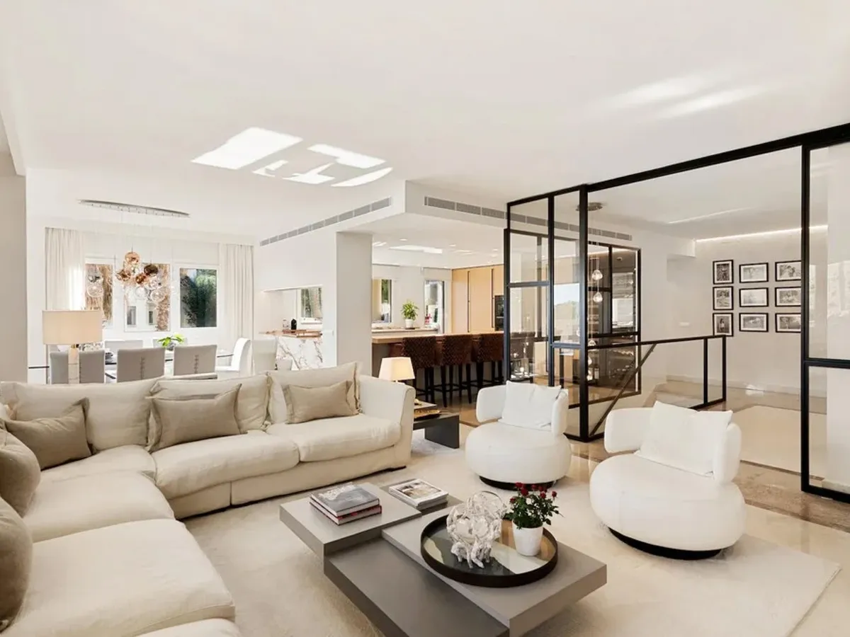 4 Bedroom Apartment For SaleThe Golden Mile