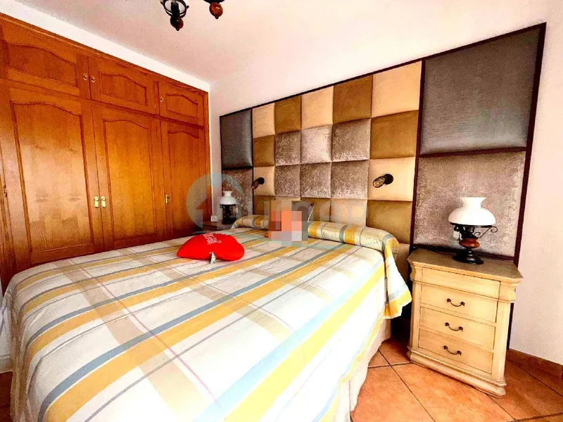 Villa independiente con 3.000 m², piscina y garaje 6–8 coches – San Pedro Alcántara | 1.500.000 €, 340 m²