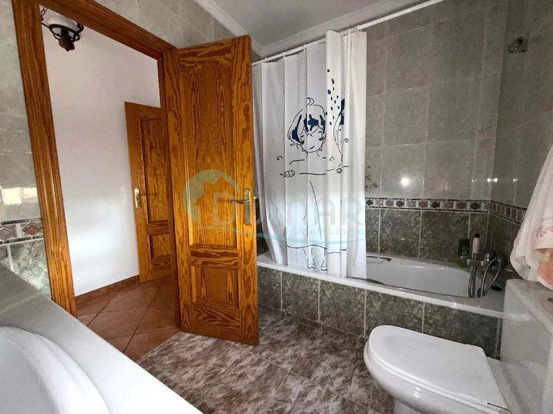 Villa independiente con 3.000 m², piscina y garaje 6–8 coches – San Pedro Alcántara | 1.500.000 €, 340 m²