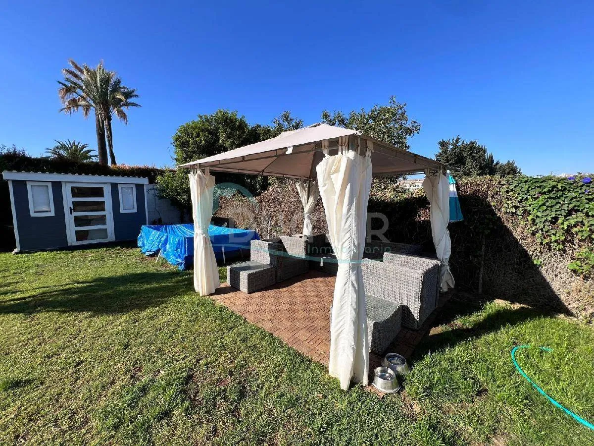 **¡Coqueto Chalet Independiente Cerca de Playas y Campo de Golf en Guadalmina Baja! | 950.000 €, 146 m²