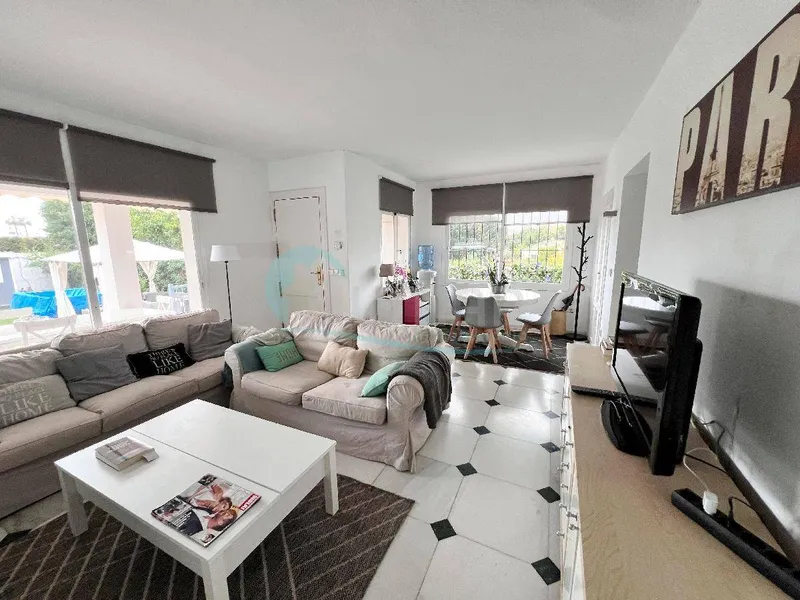 **¡Coqueto Chalet Independiente Cerca de Playas y Campo de Golf en Guadalmina Baja! | 950.000 €, 146 m²