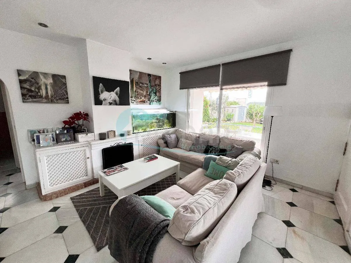 **¡Coqueto Chalet Independiente Cerca de Playas y Campo de Golf en Guadalmina Baja! | 950.000 €, 146 m²