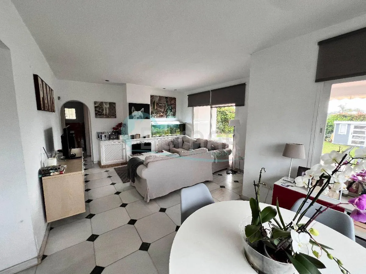 **¡Coqueto Chalet Independiente Cerca de Playas y Campo de Golf en Guadalmina Baja! | 950.000 €, 146 m²