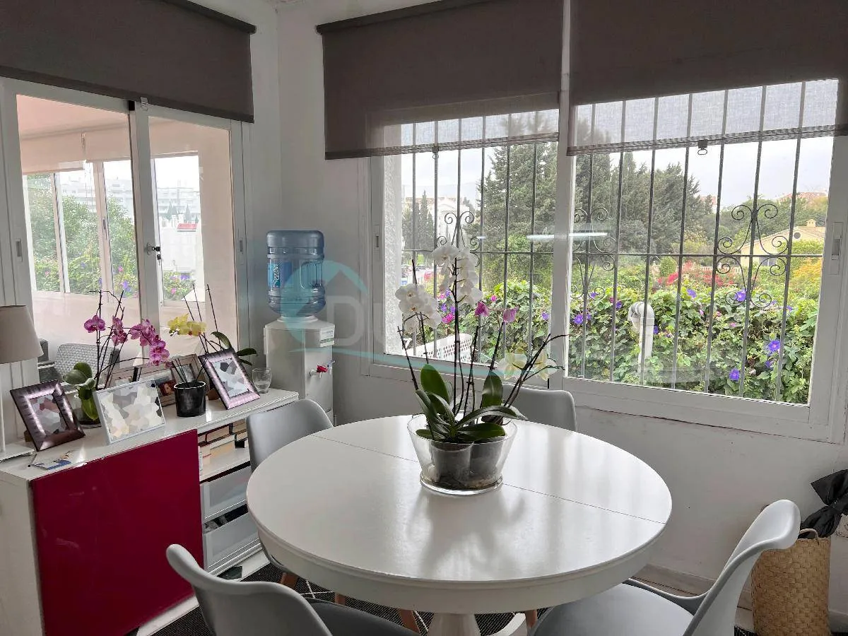 **¡Coqueto Chalet Independiente Cerca de Playas y Campo de Golf en Guadalmina Baja! | 950.000 €, 146 m²