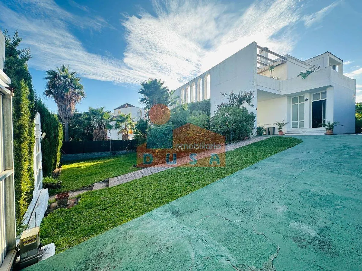 VILLA INDEPENDIENTE CON MUCHAS OPCIONES | 1.600.000 €, 450 m²
