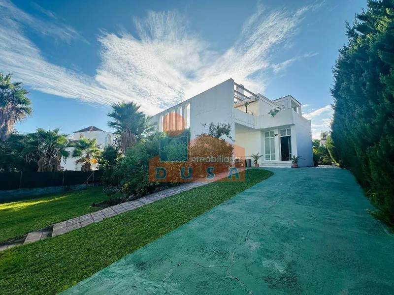 VILLA INDEPENDIENTE CON MUCHAS OPCIONES | 1.600.000 €, 450 m²