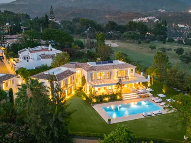 Elegant townhouse with terraces in Aloha, Nueva Andalucía