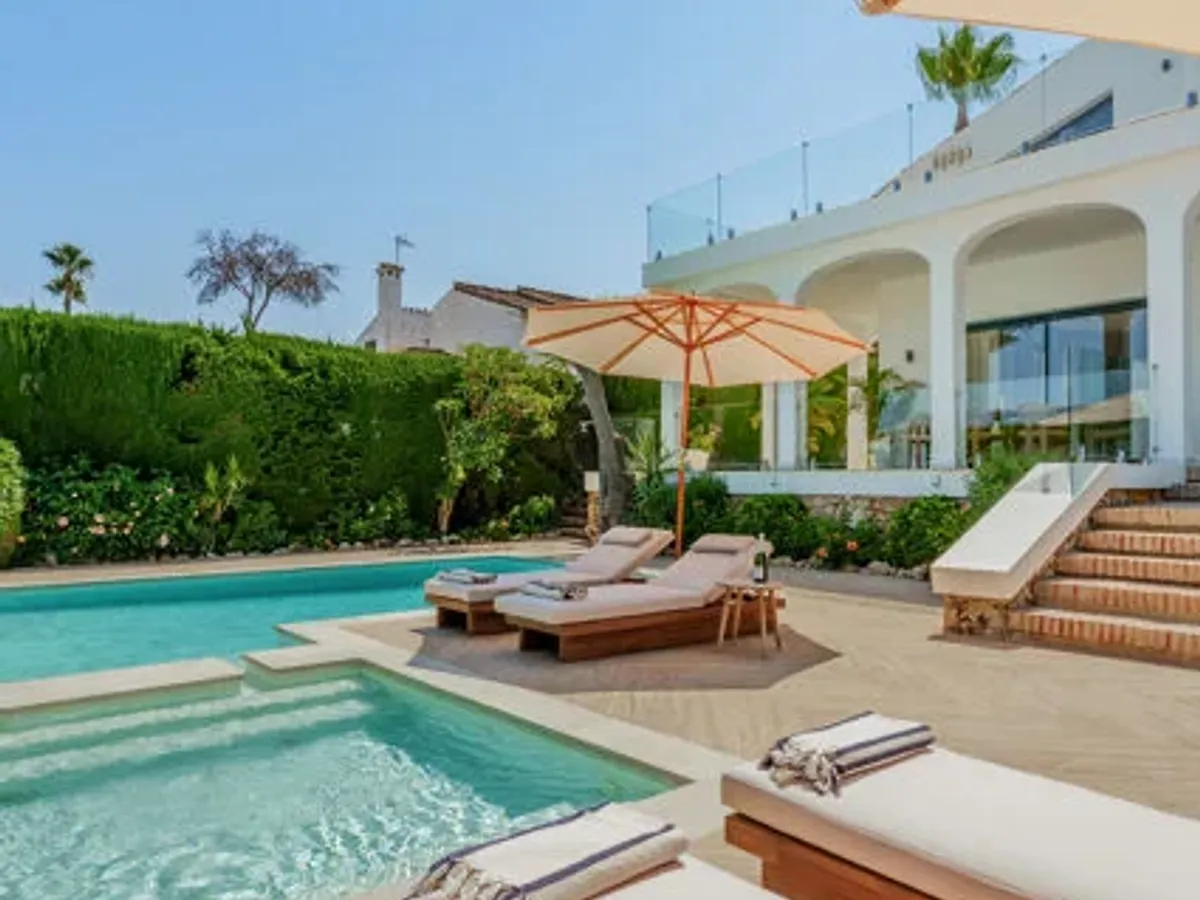 Private villa with golf views in Los Naranjos Golf, Nueva Andalucía