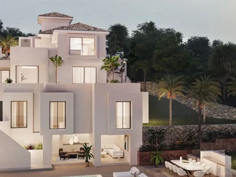 Private villa with golf views in Los Naranjos Golf, Nueva Andalucía