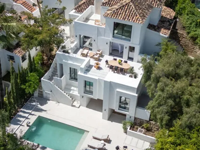 Private villa with golf views in Los Naranjos Golf, Nueva Andalucía