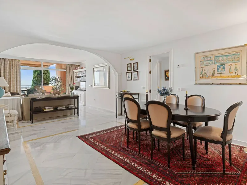 2 Bedroom Apartment For SaleNueva Andalucía