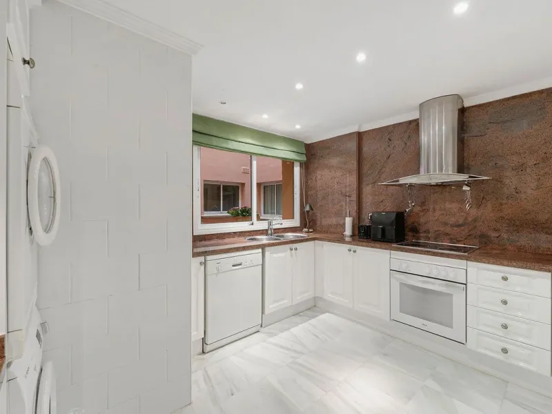 2 Bedroom Apartment For SaleNueva Andalucía