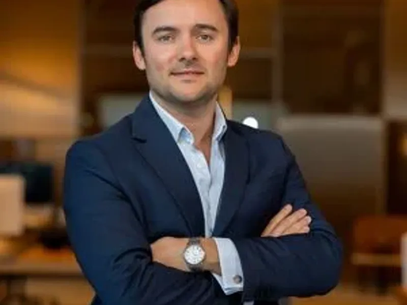 Renovated duplex penthouse with sea and mountain views in Nueva Andalucía