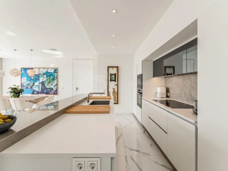 Panoramic Sea And Mountain View Apartment With Vast Terrace In Benahavís