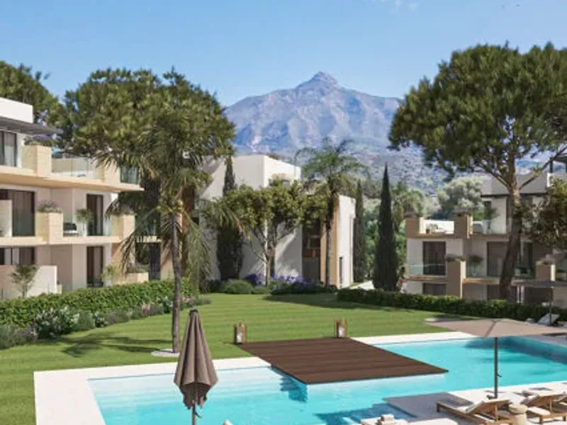 Renovated duplex penthouse with sea and mountain views in Nueva Andalucía