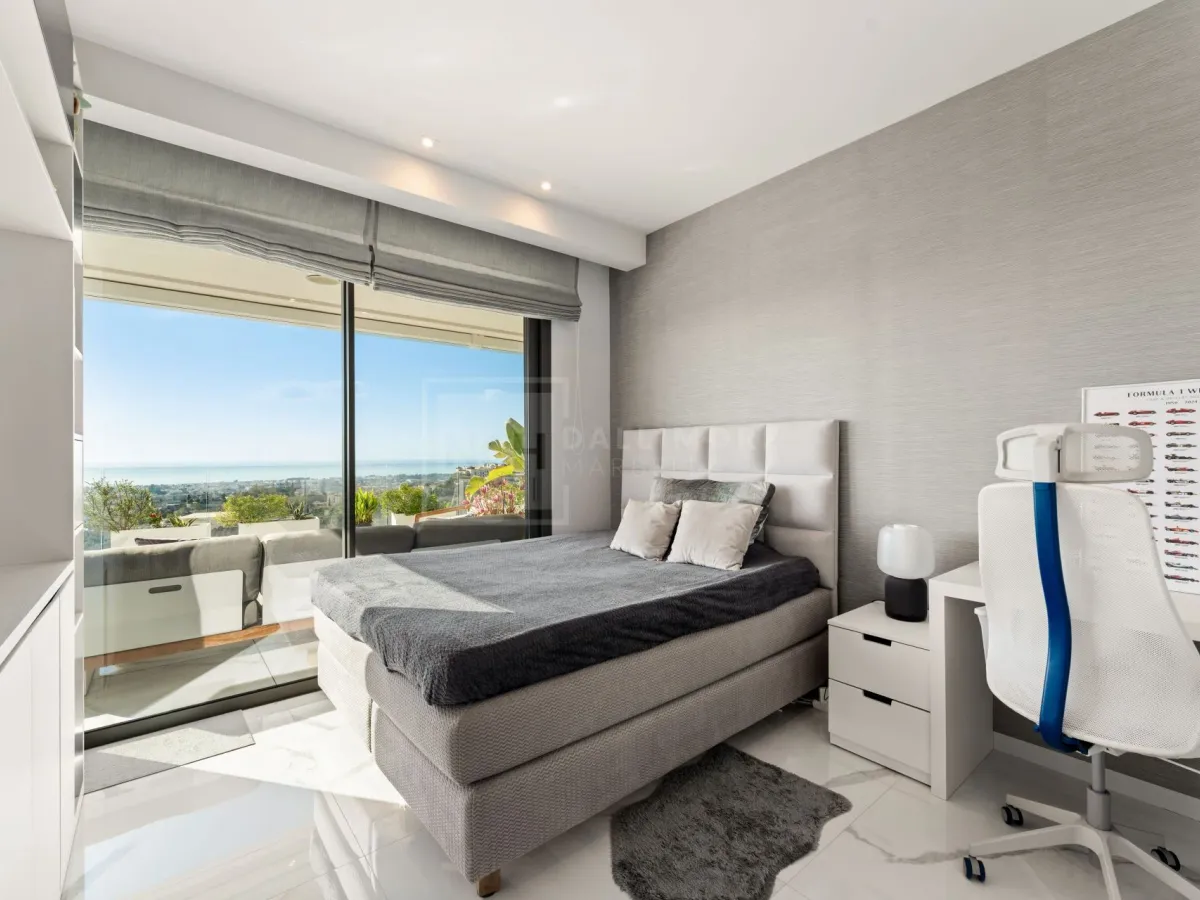 Panoramic Sea And Mountain View Apartment With Vast Terrace In Benahavís