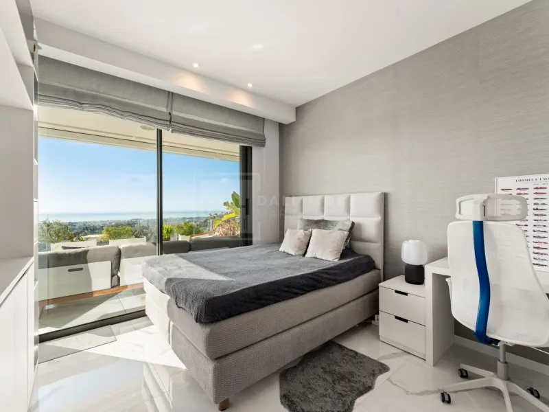 Panoramic Sea And Mountain View Apartment With Vast Terrace In Benahavís