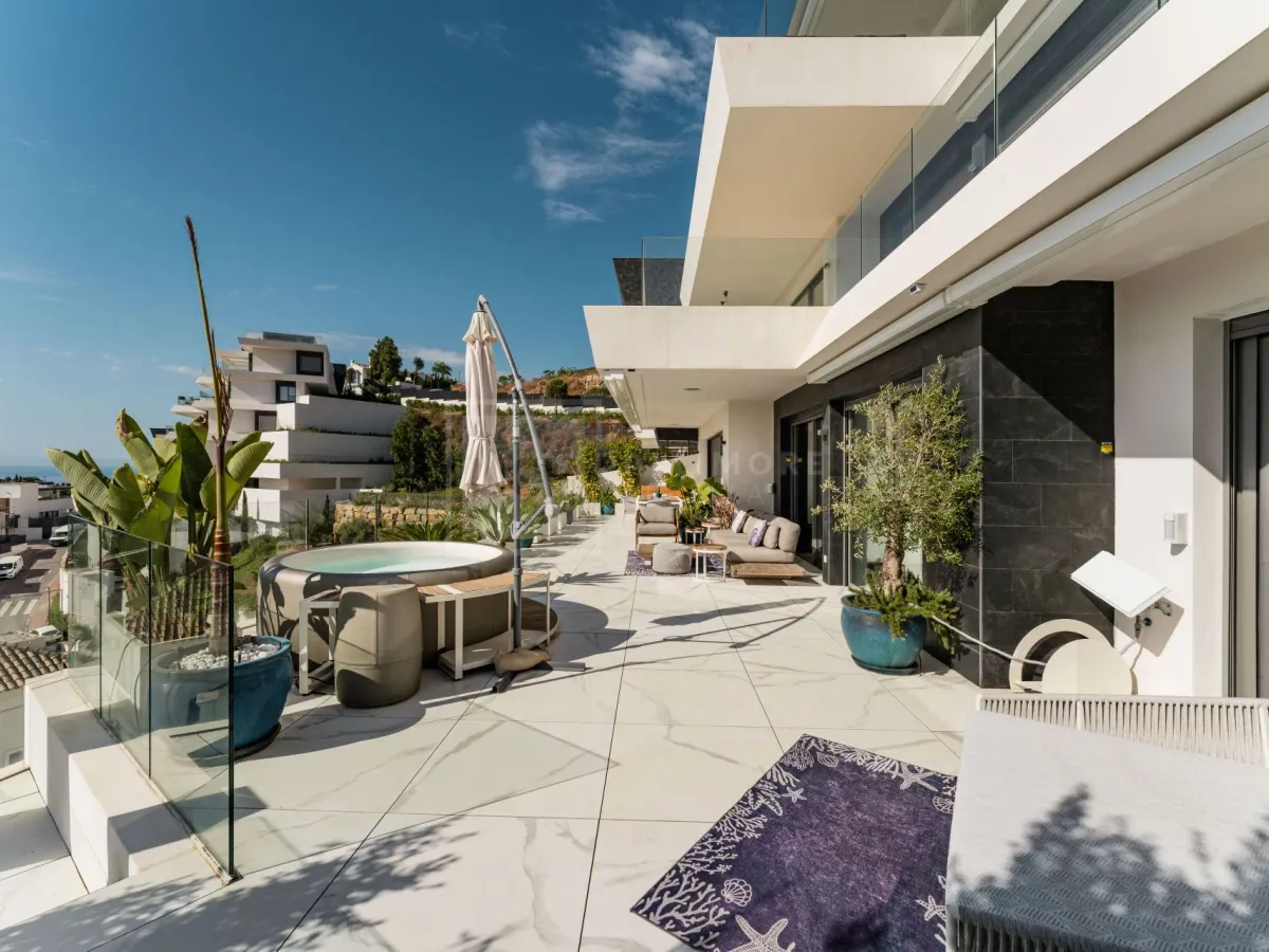 Panoramic Sea And Mountain View Apartment With Vast Terrace In Benahavís