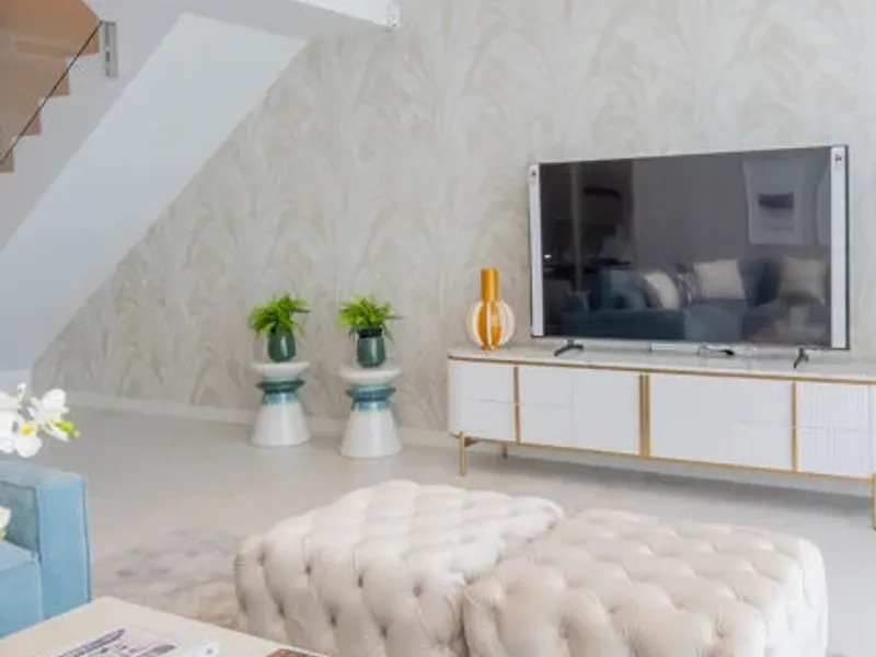 Luxury Renovated Mediterranean Semi-Detached Villa with Heated Pool in Nueva Andalucía