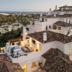 Luxury Renovated Mediterranean Semi-Detached Villa with Heated Pool in Nueva Andalucía 9