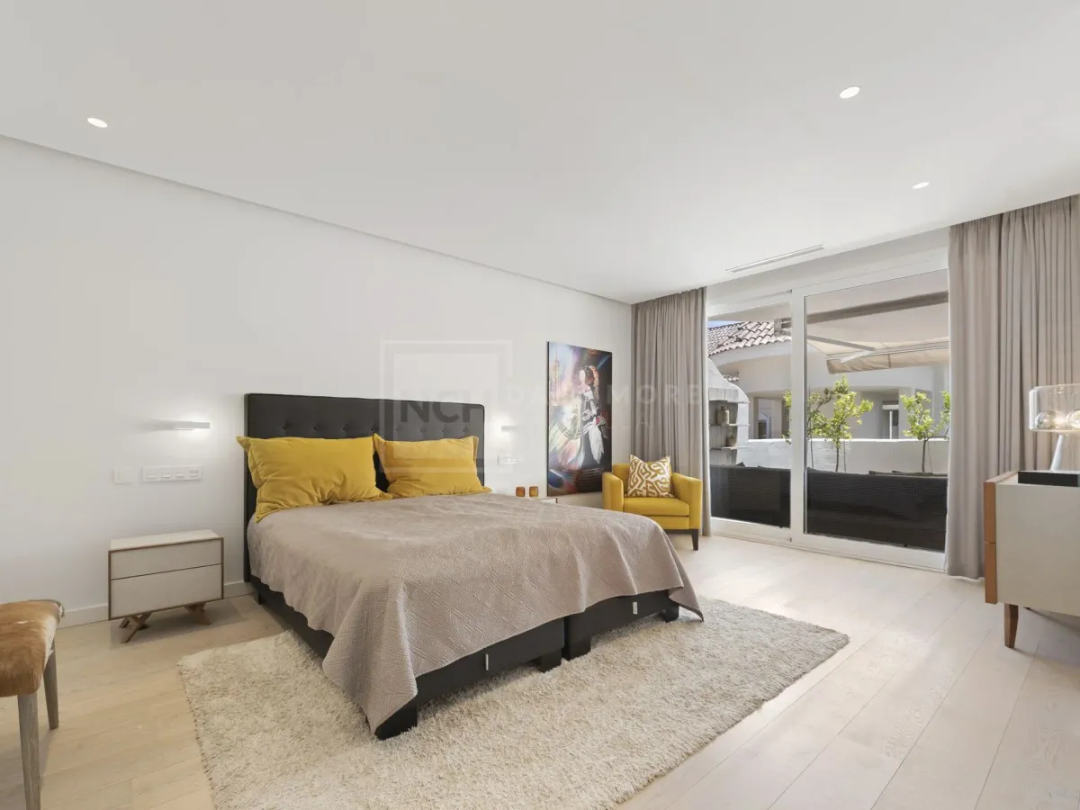 Four-Bedroom Contemporary Duplex With Expansive Terraces And Mediterranean Views