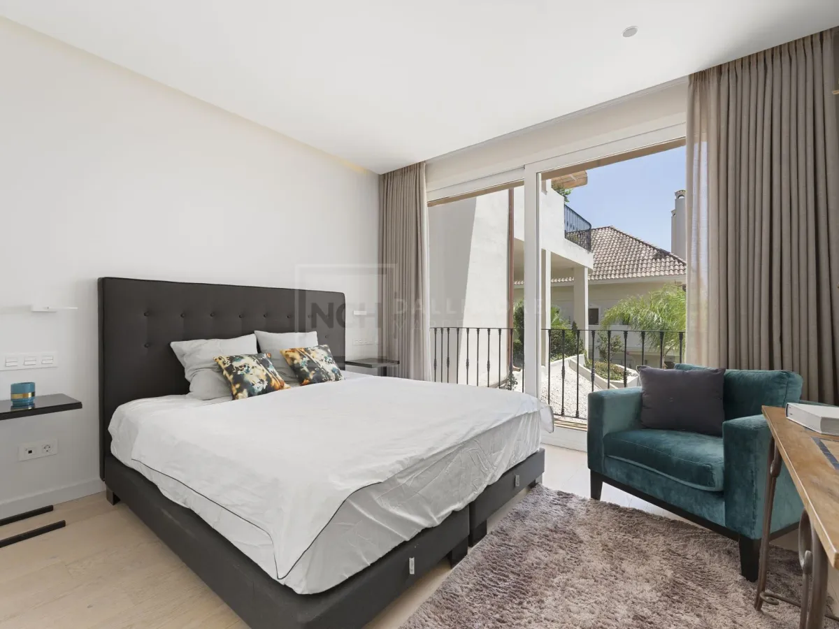 Four-Bedroom Contemporary Duplex With Expansive Terraces And Mediterranean Views