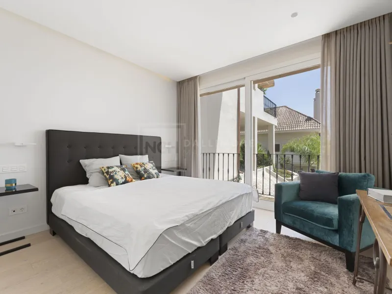 Four-Bedroom Contemporary Duplex With Expansive Terraces And Mediterranean Views