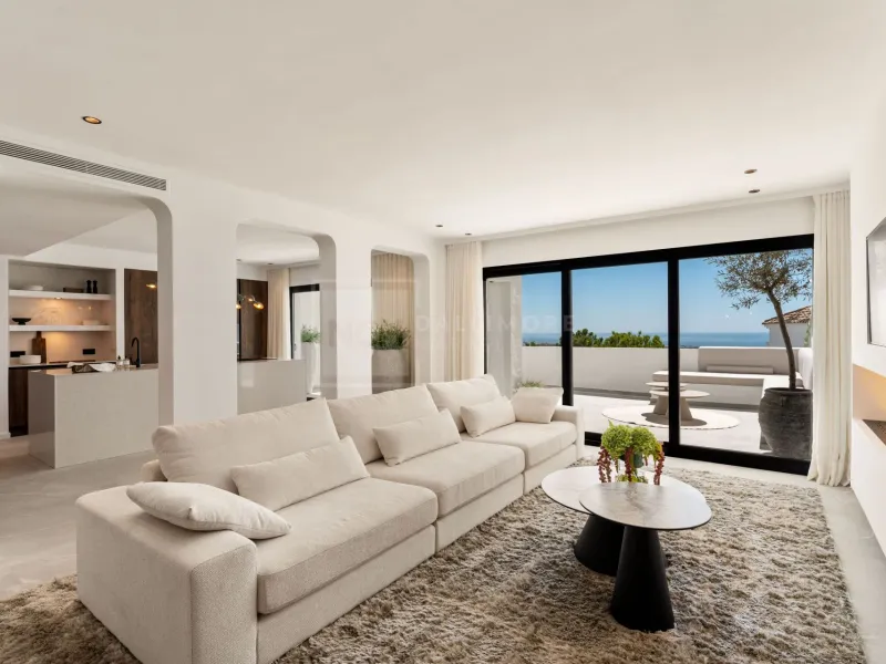 Stunning 3-Bedroom Duplex with Panoramic Sea Views and Terraces in Benahavís