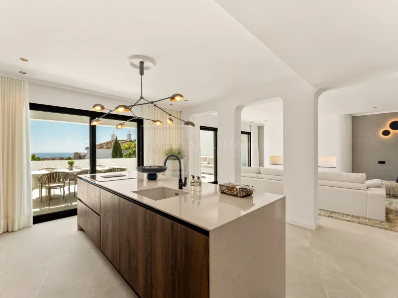 Stunning 3-Bedroom Duplex with Panoramic Sea Views and Terraces in Benahavís