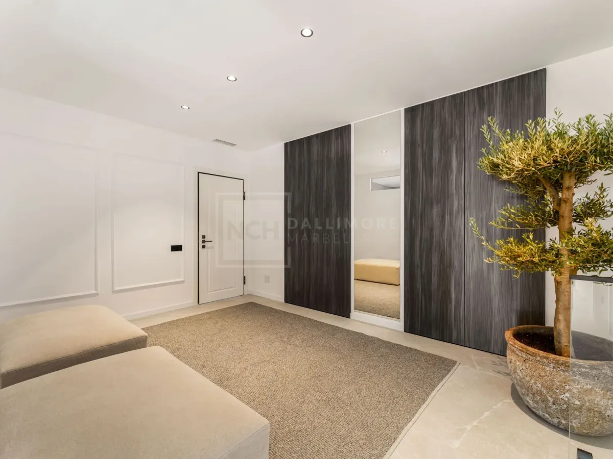 Stunning 3-Bedroom Duplex with Panoramic Sea Views and Terraces in Benahavís