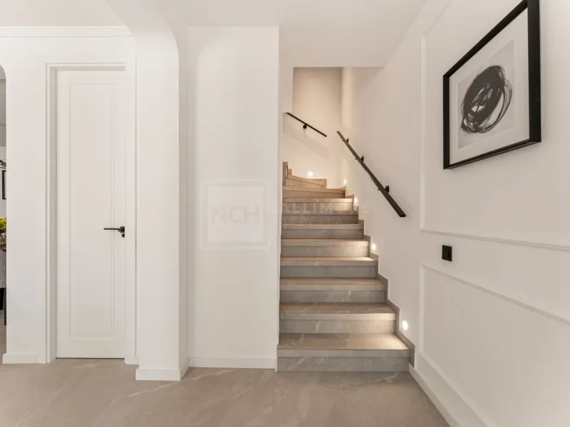 Stunning 3-Bedroom Duplex with Panoramic Sea Views and Terraces in Benahavís