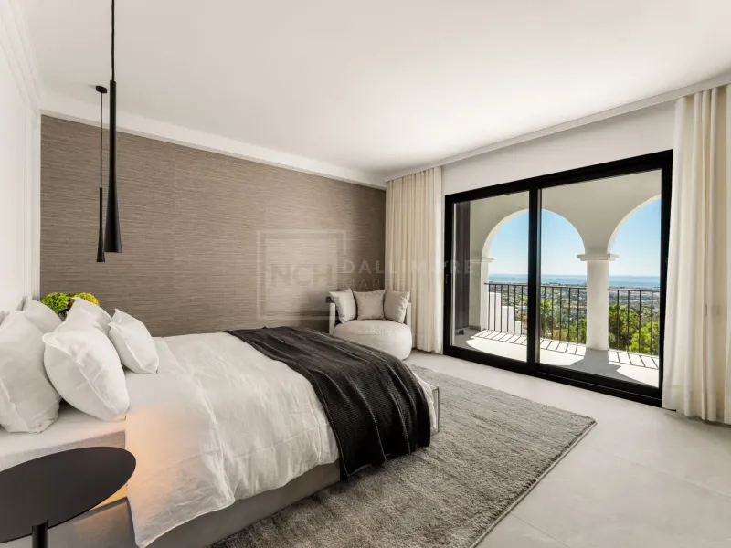 Stunning 3-Bedroom Duplex with Panoramic Sea Views and Terraces in Benahavís