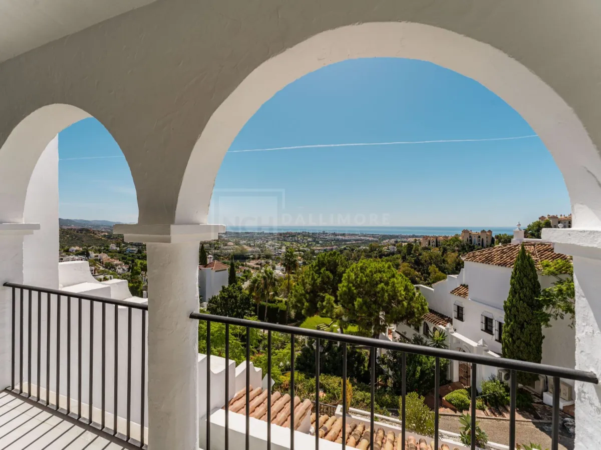 Stunning 3-Bedroom Duplex with Panoramic Sea Views and Terraces in Benahavís