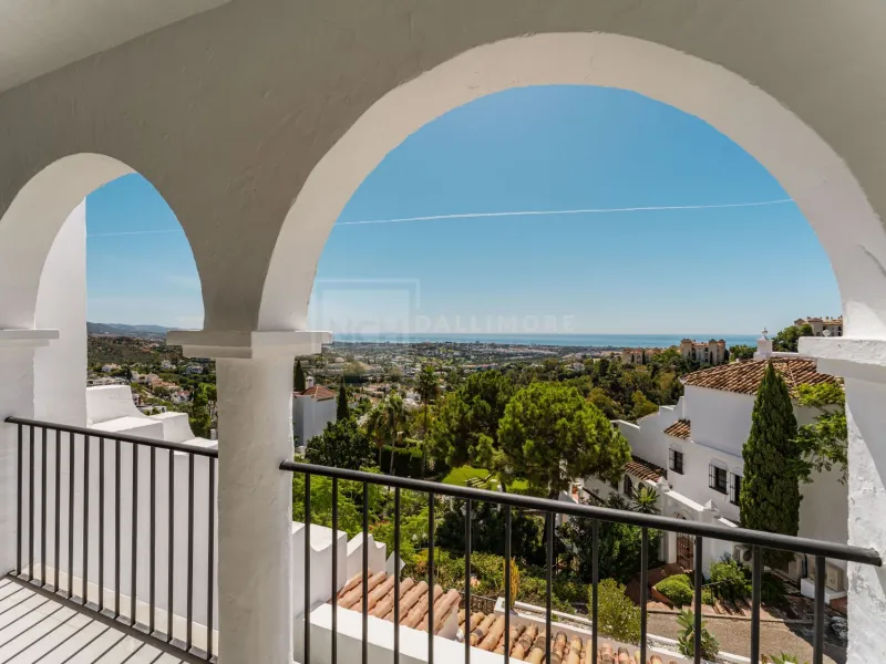 Stunning 3-Bedroom Duplex with Panoramic Sea Views and Terraces in Benahavís