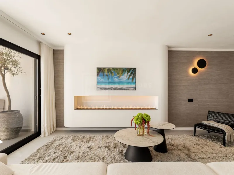 Stunning 3-Bedroom Duplex with Panoramic Sea Views and Terraces in Benahavís