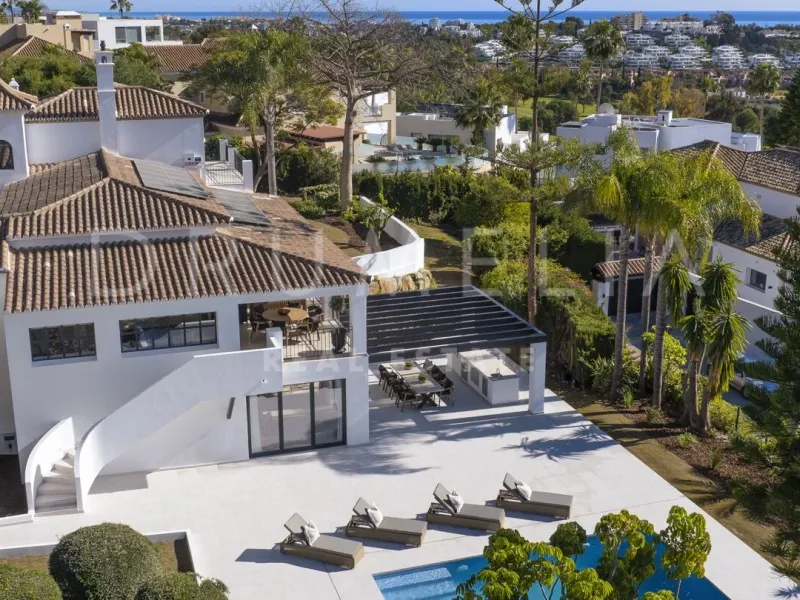 Luxury Contemporary Villa With Sea and Golf Views in El Paraíso Alto, Benahavís