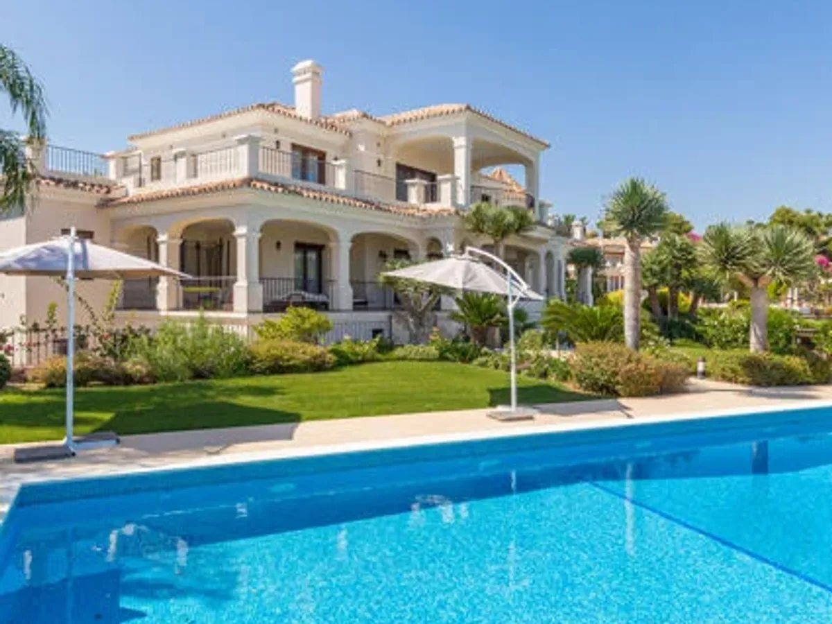 Luxury Contemporary Villa With Sea and Golf Views in El Paraíso Alto, Benahavís