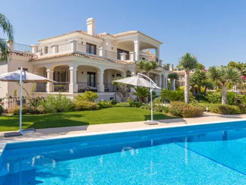Luxury Contemporary Villa With Sea and Golf Views in El Paraíso Alto, Benahavís