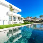 Luxury Contemporary Villa With Sea and Golf Views in El Paraíso Alto, Benahavís 4