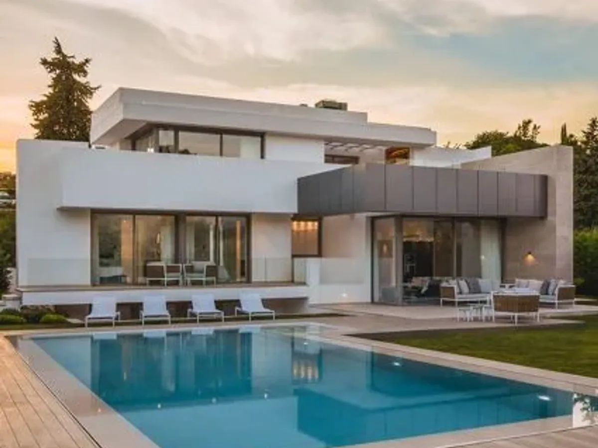 Luxury Contemporary Villa With Sea and Golf Views in El Paraíso Alto, Benahavís